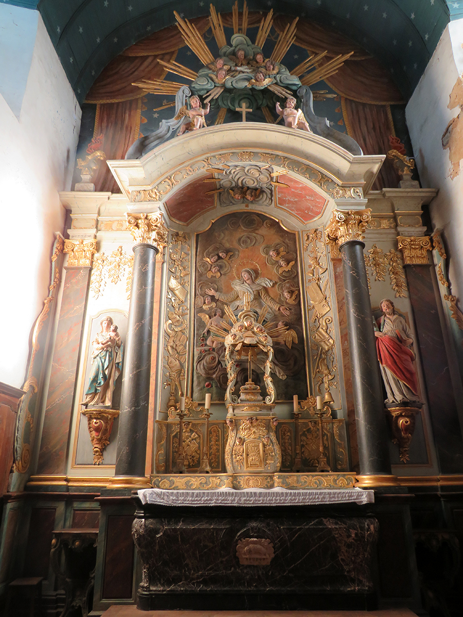 eglise brece -Maitre Autel classé MH.JPG